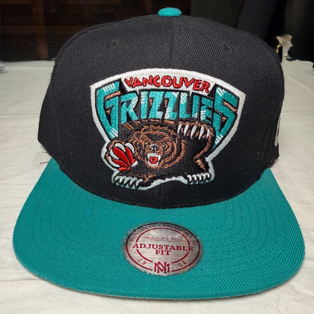Mitchell & Ness Vancouver Grizzlies Black and Teal Snapback